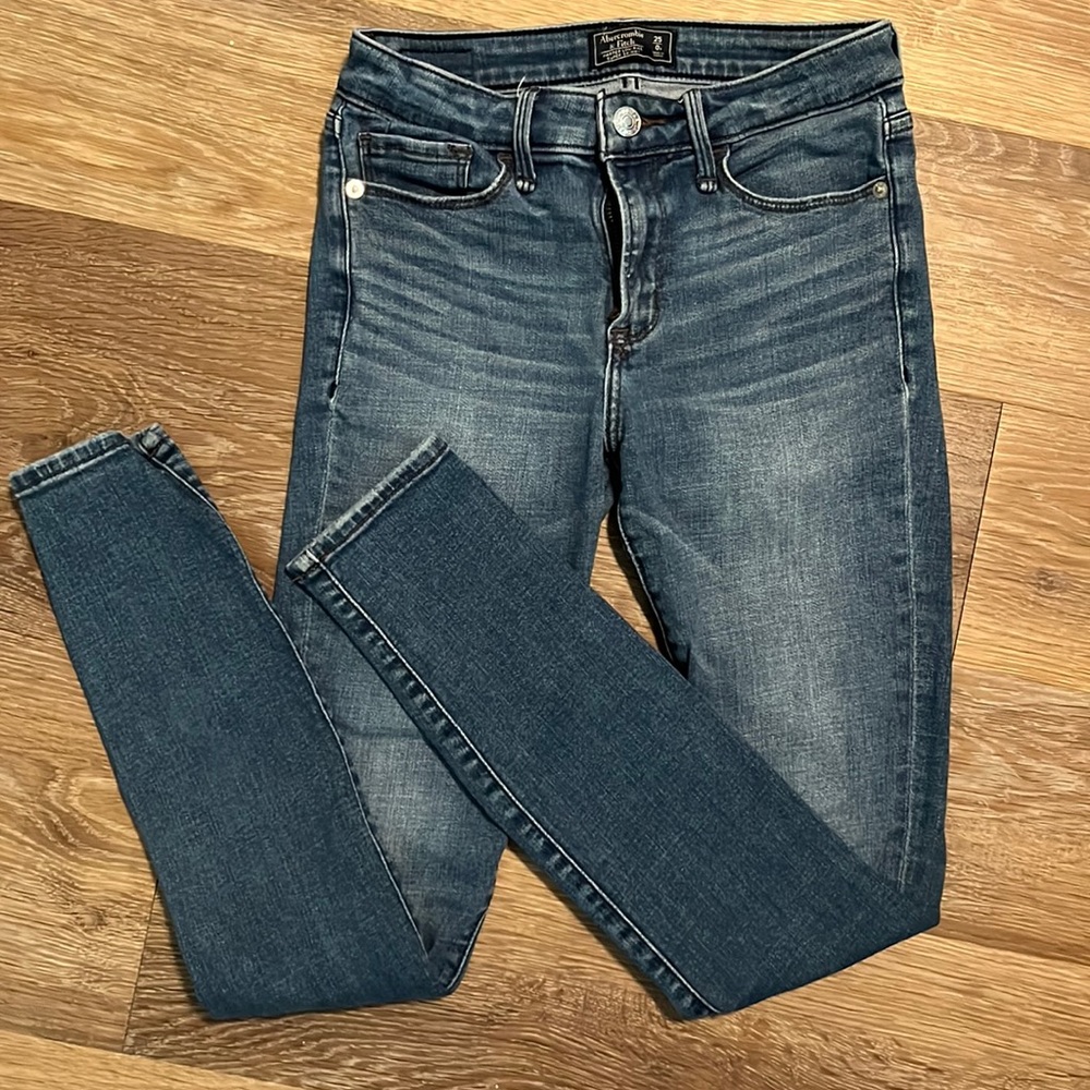 A&F Harper Low Rise Super Skinny 0/25R